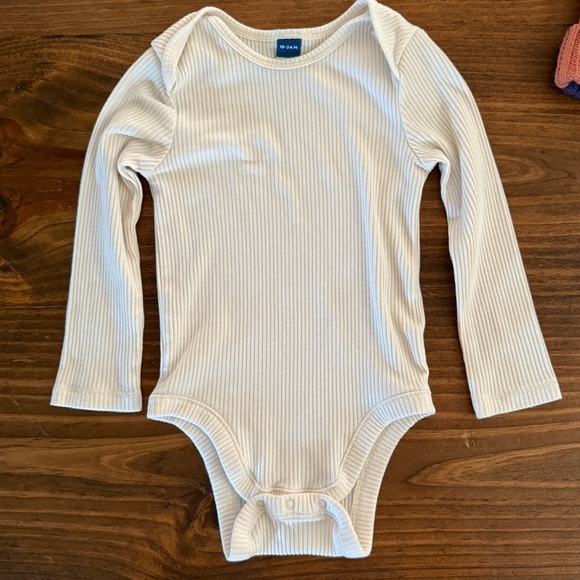 14-Piece Baby/Toddler Clothing & Accessories & Shoes Bundle - Picture 7 of 15